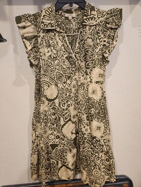 Umgee Sz Large Green and Cream Floral Ruffled Sleeveless Tiered Dress NWOT